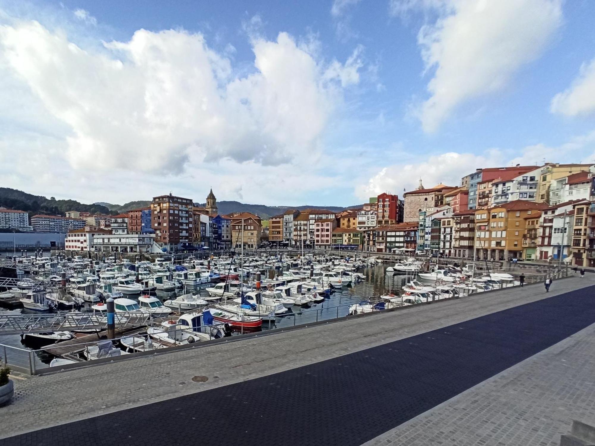 Apartamento Patxike Con Plaza De Garaje Apartment Bermeo Bilik gambar